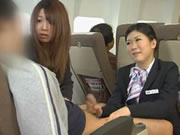 Japanischer Flight Attendant Considerate Service