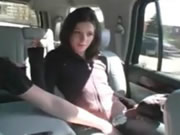 Mädchen wird in der Rückseite eines Autos gefickt