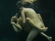 Einzigartiges Erlebnis Unterwasser-Sex