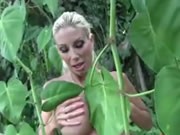 Puma Swede masturbiert draußen im Dschungel